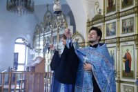16-Епископ Амфилохий совершил утреню с чтением Акафиста Пресвятой Богородице в Андреевском кафедральном соборе в Усть-Каменогорске
