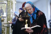 19-Епископ Амфилохий совершил утреню с чтением Акафиста Пресвятой Богородице в Андреевском кафедральном соборе в Усть-Каменогорске