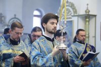 26-Епископ Амфилохий совершил утреню с чтением Акафиста Пресвятой Богородице в Андреевском кафедральном соборе в Усть-Каменогорске