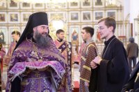 1-В день памяти великомученика Феодора Тирона епископ Амфилохий совершил Литургию свт. Иоанна Златоуста в главном храме Усть-Каменогорской епархии – Андреевском кафедральном соборе