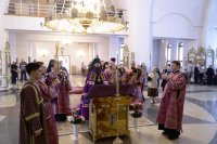 4-В день памяти великомученика Феодора Тирона епископ Амфилохий совершил Литургию свт. Иоанна Златоуста в главном храме Усть-Каменогорской епархии – Андреевском кафедральном соборе