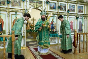 В канун праздника Троицы Управляющий Усть-Каменогорской епархией совершил всенощное бдение в Андреевском кафедральном соборе