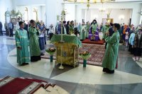 8-В канун праздника Троицы Управляющий Усть-Каменогорской епархией совершил всенощное бдение в Андреевском кафедральном соборе