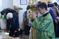 35-В праздник Святой Пятидесятницы Епископ Амфилохий совершил Божественную литургию в главном храме Восточного Казахстана