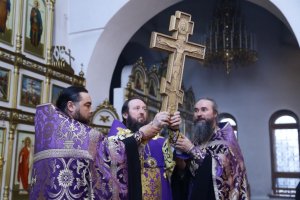 Всенощное бдение в канун Недели Крестопоклонной (+ВИДЕО)