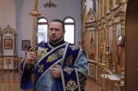 1-В канун праздника Введения во храм Пресвятой Богородицы епископ Амфилохий совершил Всенощное бдение