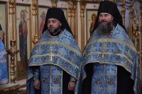 4-В канун праздника Введения во храм Пресвятой Богородицы епископ Амфилохий совершил Всенощное бдение