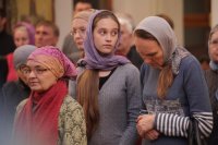 28-В канун праздника Введения во храм Пресвятой Богородицы епископ Амфилохий совершил Всенощное бдение