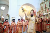 11-В Светлый Четверг епископ Амфилохий совершил Божественную Литургию в кафедральном соборе столицы Рудного Алтая