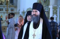 4-В канун праздника Вознесения Господня епископ Амфилохий совершил Всенощное бдение в главном храме Рудного Алтая