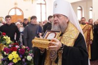 8-Начался визит митрополита Александра в Усть-Каменогорскую епархию. В столицу Рудного Алтая доставлен ковчег с мощами блаженной Матроны Московской