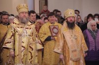7-В Усть-Каменогорске состоялись торжества по случаю принесения ковчега с мощами блаженной Матроны Московской 
