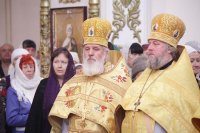 8-В Усть-Каменогорске состоялись торжества по случаю принесения ковчега с мощами блаженной Матроны Московской 