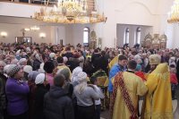 23-В Усть-Каменогорске состоялись торжества по случаю принесения ковчега с мощами блаженной Матроны Московской 