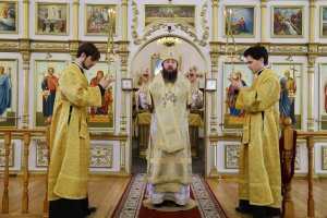 В Прощеное воскресенье епископ Амфилохий совершил Литургию в Андреевском соборе Усть-Каменогорска