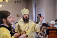 8-В Прощеное воскресенье епископ Амфилохий совершил Литургию в Андреевском соборе Усть-Каменогорска