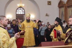 В воскресный день епископ Амфилохий совершил Божественную Литургию в Свято-Троицком соборе Усть-Каменогорска