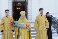 2-В воскресный день епископ Амфилохий совершил Божественную Литургию в Свято-Троицком соборе Усть-Каменогорска