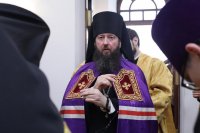 4-В воскресный день епископ Амфилохий совершил Божественную Литургию в Свято-Троицком соборе Усть-Каменогорска