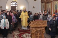 7-В воскресный день епископ Амфилохий совершил Божественную Литургию в Свято-Троицком соборе Усть-Каменогорска