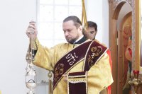 8-В воскресный день епископ Амфилохий совершил Божественную Литургию в Свято-Троицком соборе Усть-Каменогорска