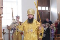 11-В воскресный день епископ Амфилохий совершил Божественную Литургию в Свято-Троицком соборе Усть-Каменогорска