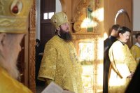 15-В воскресный день епископ Амфилохий совершил Божественную Литургию в Свято-Троицком соборе Усть-Каменогорска