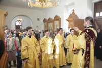 20-В воскресный день епископ Амфилохий совершил Божественную Литургию в Свято-Троицком соборе Усть-Каменогорска