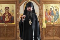 27-В воскресный день епископ Амфилохий совершил Божественную Литургию в Свято-Троицком соборе Усть-Каменогорска