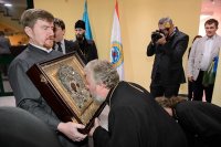 5-Епископ Амфилохий принял участие во встрече великой святыни Православия - чудотворной Казанской иконы Божией Матери