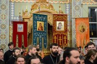 25-Епископ Амфилохий принял участие во встрече великой святыни Православия - чудотворной Казанской иконы Божией Матери