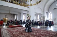 13-Епископ Амфилохий совершил первую Литургию Преждеосвященных Даров в наступившем Великом посту (+ВИДЕО)