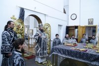 16-Епископ Амфилохий совершил первую Литургию Преждеосвященных Даров в наступившем Великом посту (+ВИДЕО)