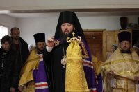 8-В Неделю 17-ю по Пятидесятнице епископ Амфилохий совершил Божественную Литургию в Покровском храме села Верх-Уба