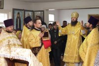 11-В Неделю 17-ю по Пятидесятнице епископ Амфилохий совершил Божественную Литургию в Покровском храме села Верх-Уба