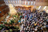 25-Епископ Амфилохий сослужил Главе Православной Церкви Казахстана за всенощным бдением в канун празднования 50-летия преставления преподобного Севастиана Карагандинского