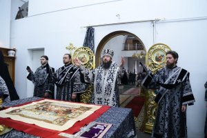 В пятницу первой седмицы Великого поста епископ Амфилохий совершил Литургию Преждеосвященных Даров и чин освящения колива