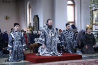 2-В пятницу первой седмицы Великого поста епископ Амфилохий совершил Литургию Преждеосвященных Даров и чин освящения колива