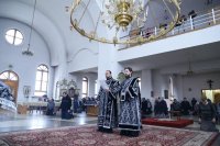 8-В пятницу первой седмицы Великого поста епископ Амфилохий совершил Литургию Преждеосвященных Даров и чин освящения колива
