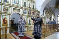 12-В пятницу первой седмицы Великого поста епископ Амфилохий совершил Литургию Преждеосвященных Даров и чин освящения колива