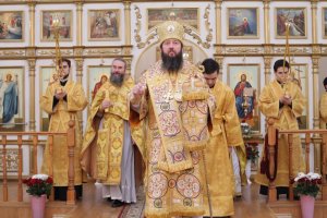 В воскресный день епископ Амфилохий возглавил служение Божественной Литургии в кафедральном соборе