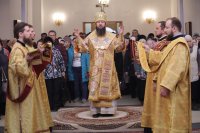 3-В воскресный день епископ Амфилохий возглавил служение Божественной Литургии в кафедральном соборе
