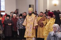4-В воскресный день епископ Амфилохий возглавил служение Божественной Литургии в кафедральном соборе