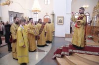 13-В воскресный день епископ Амфилохий возглавил служение Божественной Литургии в кафедральном соборе