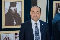 5-Епископ Амфилохий посетил выставку фотографий, открывшуюся в Алма-Аты к 70-летию возвращения Никольского собора Православной Церкви