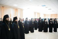 11-Епископ Амфилохий посетил выставку фотографий, открывшуюся в Алма-Аты к 70-летию возвращения Никольского собора Православной Церкви