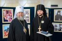 13-Епископ Амфилохий посетил выставку фотографий, открывшуюся в Алма-Аты к 70-летию возвращения Никольского собора Православной Церкви