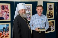 17-Епископ Амфилохий посетил выставку фотографий, открывшуюся в Алма-Аты к 70-летию возвращения Никольского собора Православной Церкви