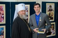 18-Епископ Амфилохий посетил выставку фотографий, открывшуюся в Алма-Аты к 70-летию возвращения Никольского собора Православной Церкви
