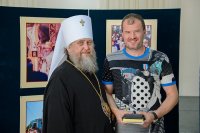 20-Епископ Амфилохий посетил выставку фотографий, открывшуюся в Алма-Аты к 70-летию возвращения Никольского собора Православной Церкви